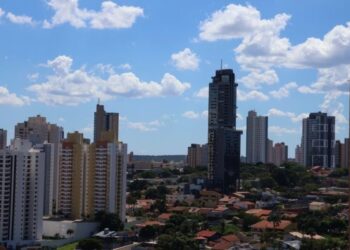 Domingo de eleições terá chuva, risco de tempestades e queda de temperatura