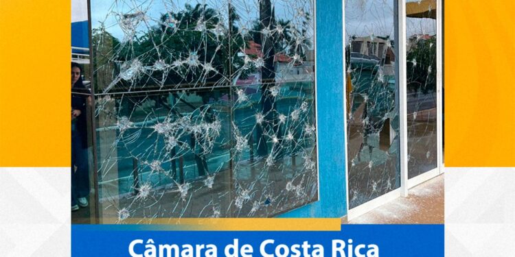 Segurança pública e patrimônio: Sede da Câmara Municipal de Costa Rica sofre ato de vandalismo durante a madrugada