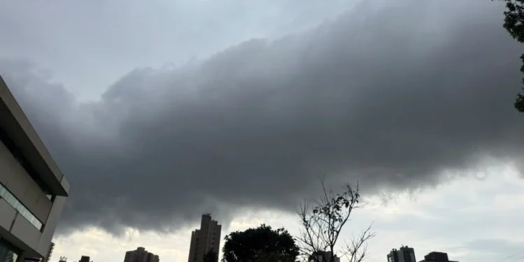 Frente fria mantém tempo chuvoso e clima ameno em MS neste sábado