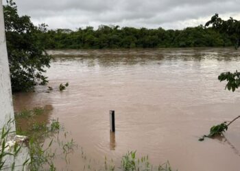 Nível do Rio Taquari sobe mais em Coxim e atinge 4,52 metros na manhã desta terça-feira
